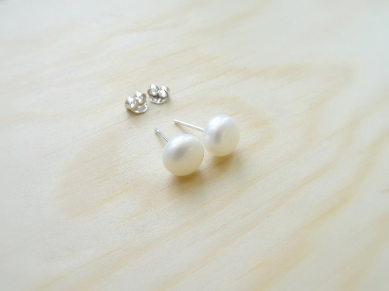 贴耳耳针 8mm 中圆面包型 淡水珍珠 纯银贴耳针耳环 - 耳环/耳夹 - 珍珠 白色