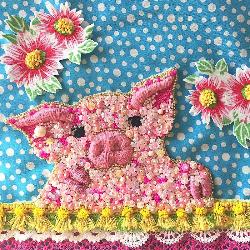 A little pig with flowers  刺繍 ブタ アニマル 動物 ピンク ビーズ  - 其他 - 绣线 粉红色