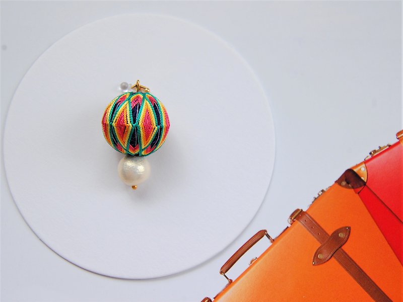 tachibanaya diamond Japanese TEMARI earrings 日本的傳統工藝 手鞠球 刺繡耳夾 耳環 - 耳环/耳夹 - 绣线 多色