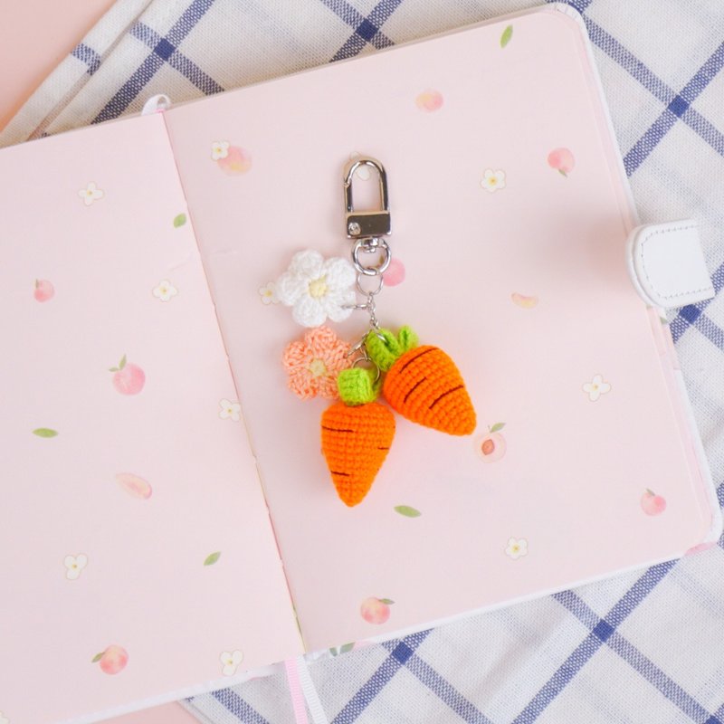 carrot keychain charm zipper  key ring key chain bag charm handmade gift - 吊饰 - 棉．麻 橘色