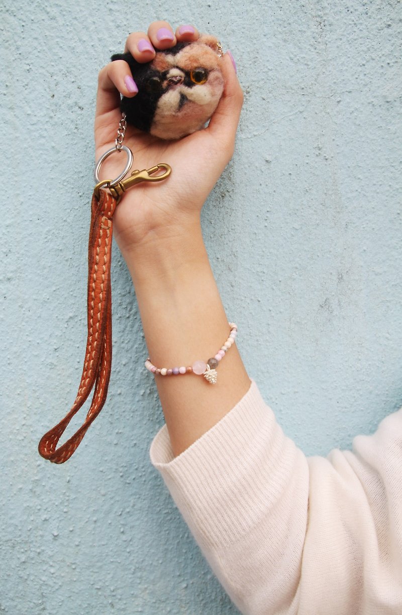 手工彩色陶瓷珠 配 雕花粉晶, 拉长石, 镀银小松果, 弹性手链 Pink Quartz & Labradorite Ceramic beads bracelet - 手链/手环 - 宝石 多色