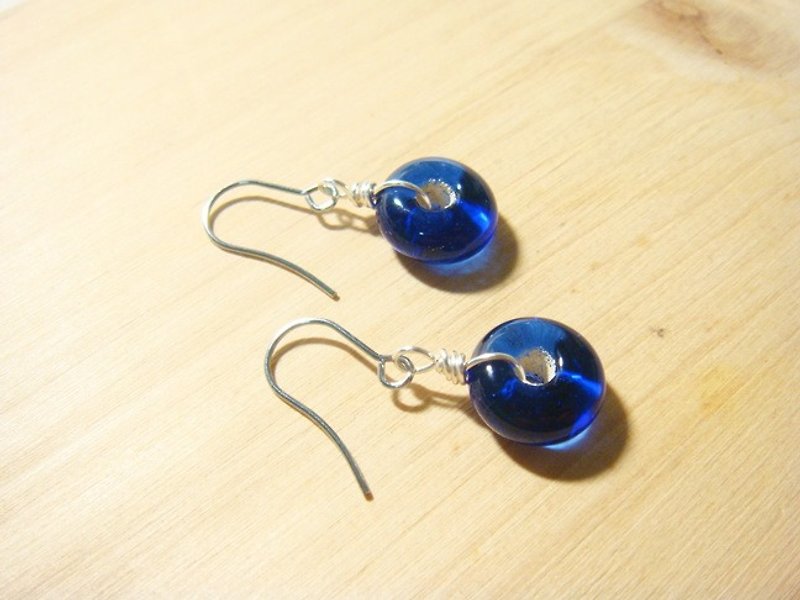 柚子林琉璃 - 深海蓝 - 甜甜圈造型 - 可改夹式) - 耳环/耳夹 - 玻璃 蓝色