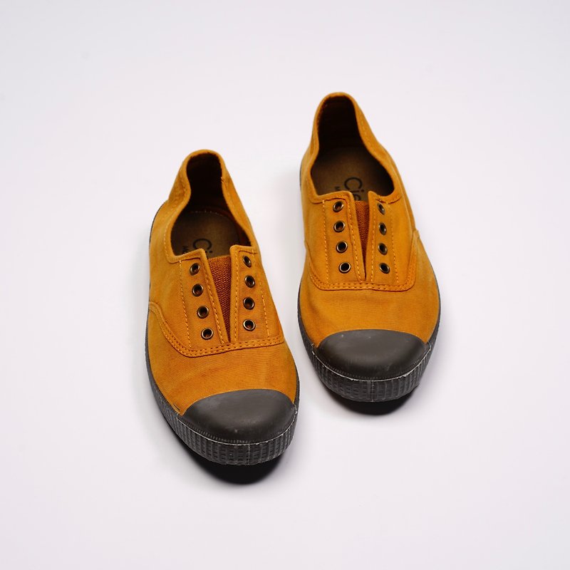 西班牙帆布鞋 CIENTA U70777 43 土黄色 黑底 洗旧布料 大人 - 女款休闲鞋 - 棉．麻 橘色