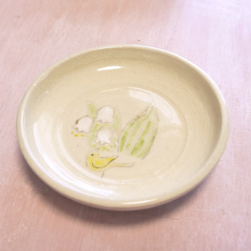陶器の豆皿　「スズランと黄色い鳥」 - 浅碟/小碟子 - 其他材质 黄色