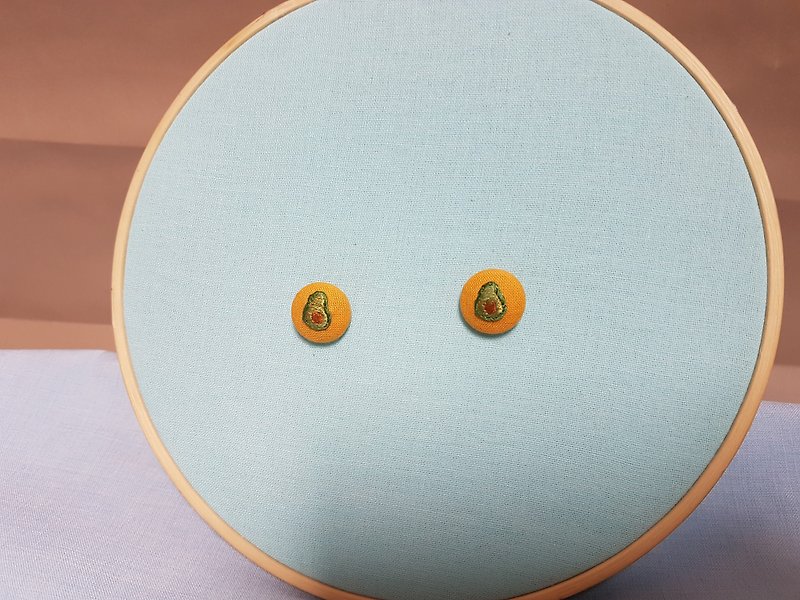  Hand embroidery botton earrings - 耳环/耳夹 - 棉．麻 