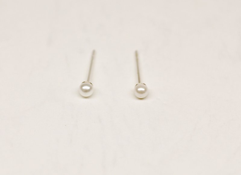 二毛银【仿正圆珍珠  3mm  纯银耳针】一对 - 耳环/耳夹 - 银 银色