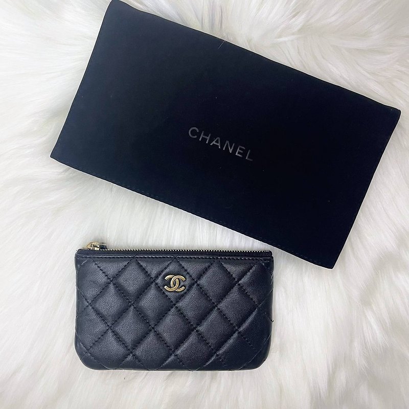 Chanel 黑色羊仔皮金扣LOGO 经典拉链零钱包 - 零钱包 - 真皮 黑色