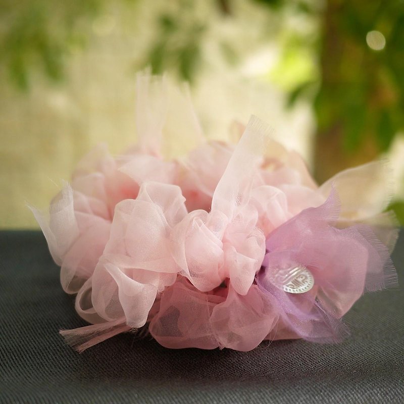 彩る咲き編みシュシュ～レンゲソウ Flower ChouChou / Scrunchie -Pink - 发饰 - 棉．麻 紫色