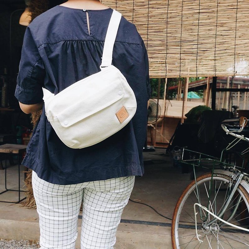 messenger bag medium size white colour travel look - 侧背包/斜挎包 - 其他材质 白色