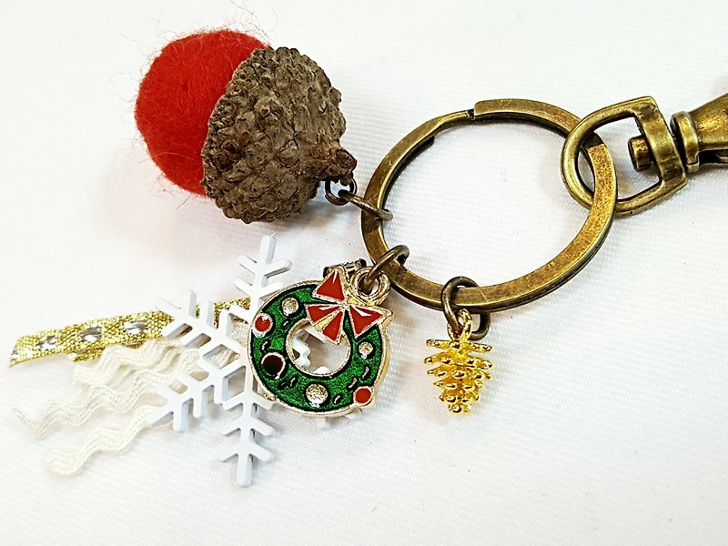 Paris*Le Bonheun。幸福森林。圣诞花圈。羊毛毡橡果。松果钥匙圈 - 钥匙链/钥匙包 - 其他金属 红色