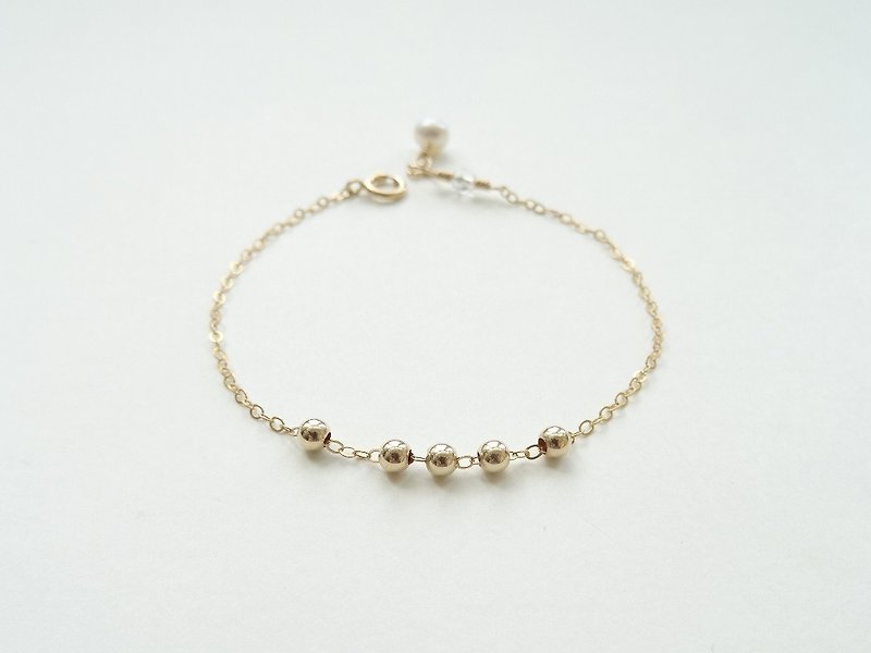 ::轻珠宝 14kgf:: 流动的小金珠淡水珍珠坠美国 14K包金手链 - 手链/手环 - 珍珠 金色