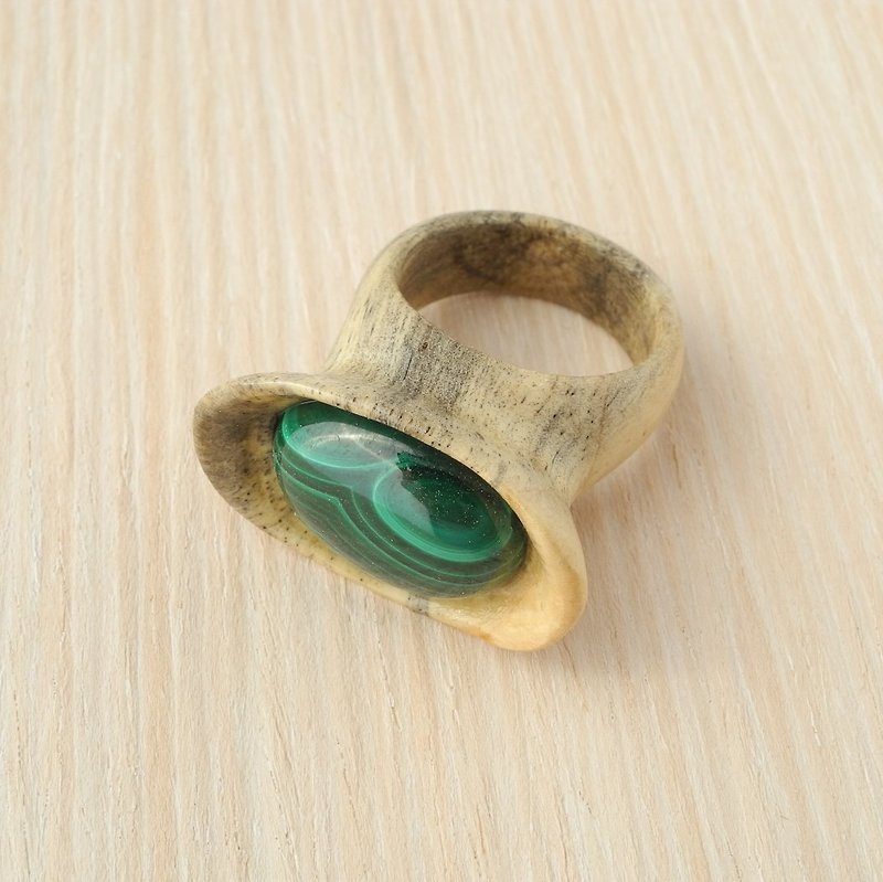 Wood ring with malachite - 戒指 - 木头 多色