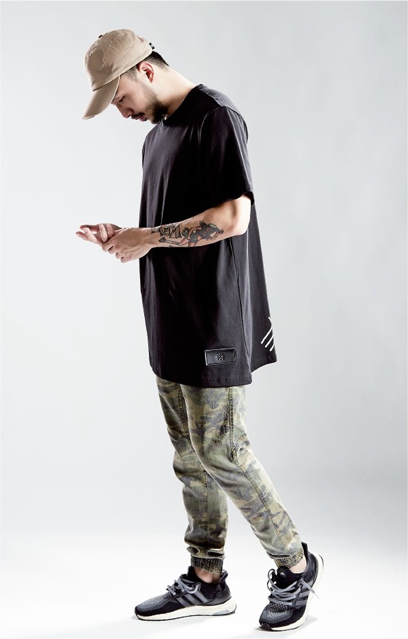 HWPD│不对称斜下摆长版T-Shirt 黑色(可参考Kanye West/Yeezy/Justin Bieber) - 男装上衣/T 恤 - 棉．麻 黑色