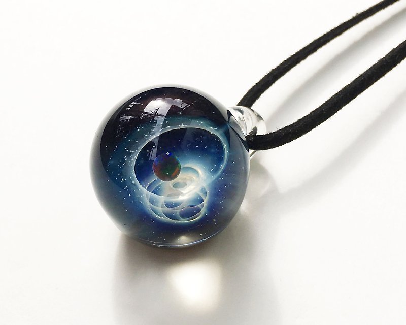 あなただけの惑星の世界。verシリウス ブラックオパール入り ガラス ペンダント 宇宙 - 项链 - 玻璃 蓝色