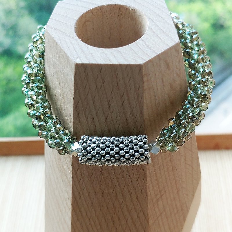 Fog Green 日本水滴玻璃珠手链 / 全人手编织 - 手链/手环 - 其他材质 绿色