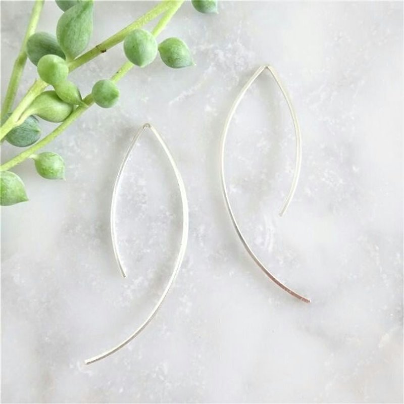 14kgf marquis hoop wire pierced earring - 耳环/耳夹 - 其他金属 金色