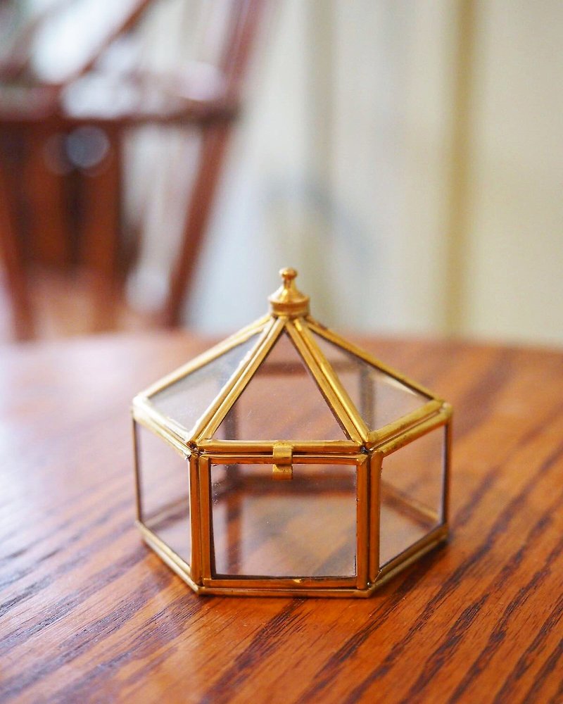 手工黄铜六角屋玻璃盒 M - 摆饰 - 铜/黄铜 金色