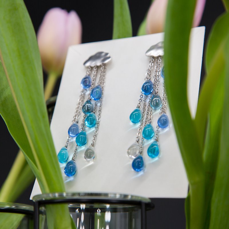 Rain Cloud Earrings, Blue glass earrings, Ocean blue studs - 耳环/耳夹 - 玻璃 蓝色