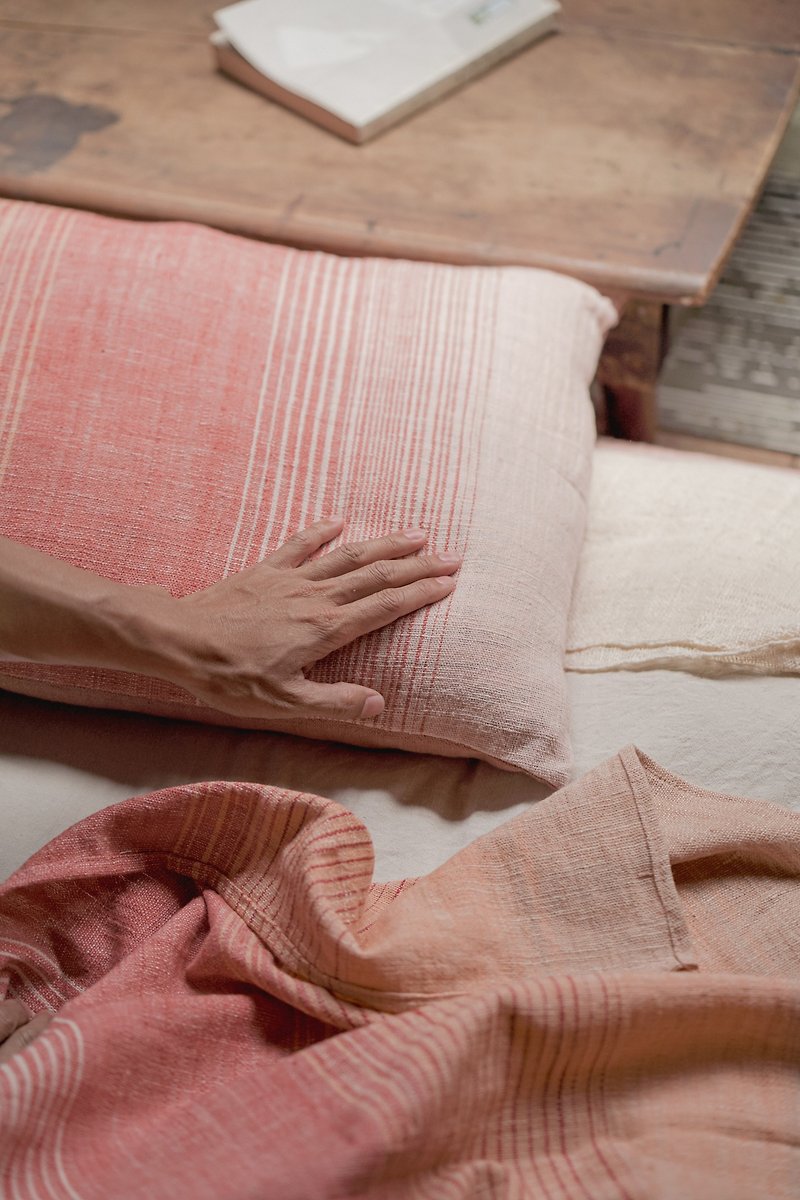 【樱茵】手捻。纯棉植物染 双面花色 信封枕套 一入 - 枕头/抱枕 - 棉．麻 粉红色