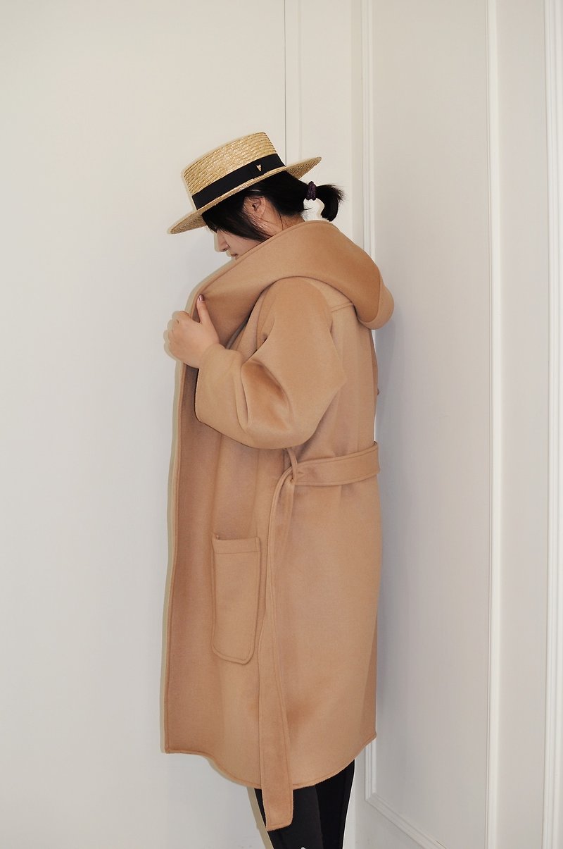Flat 135 X 台湾设计师 双面羊绒布料 帽子大衣外套 长版 - 女装休闲/机能外套 - 羊毛 卡其色