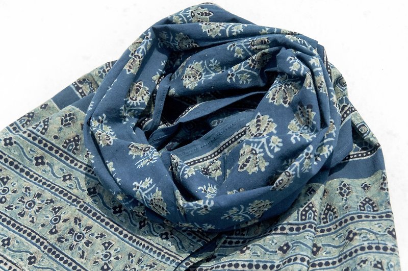 手织纯绵丝巾 手工木刻印植物染围巾 蓝染棉丝巾-蓝色清真寺花朵 - 围巾/披肩 - 棉．麻 蓝色