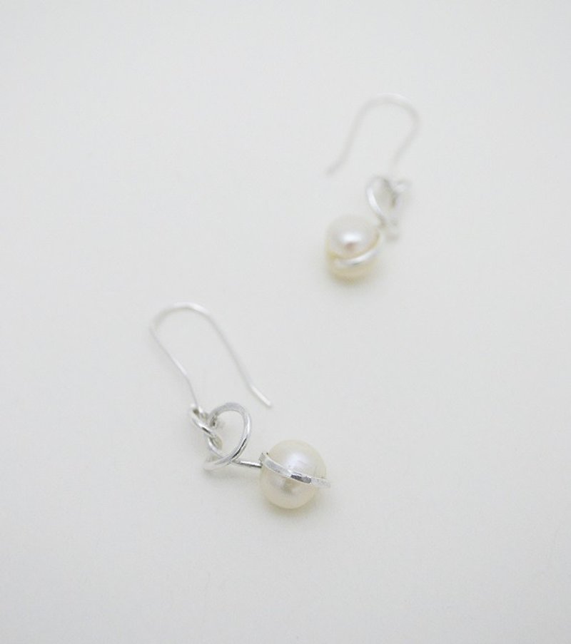 结绳记事系列-珍珠·纯银耳环 - 耳环/耳夹 - 其他金属 白色