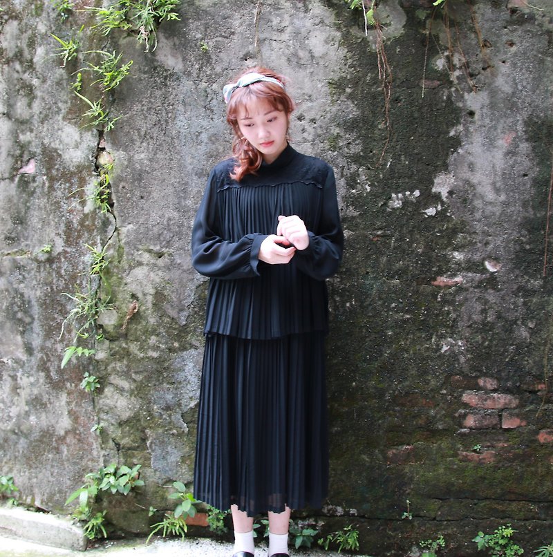 Back to Green:: 透肤 假两件百折 vintage dress (D-05) - 洋装/连衣裙 - 丝．绢 