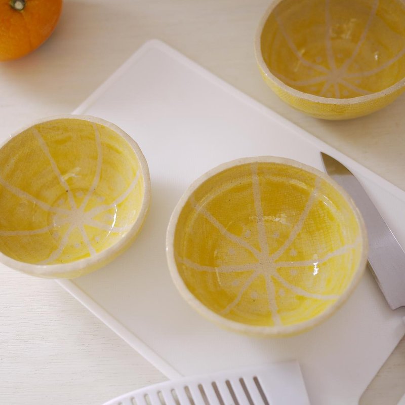 果物小鉢【檸檬】 - 浅碟/小碟子 - 陶 黄色