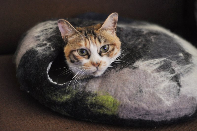 一个扁鹅卵石猫窝 手工羊毛毡 双头 猫奴必备 宠物玩具 - 床垫/笼子 - 羊毛 灰色