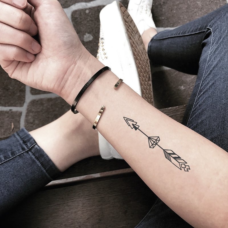 OhMyTat 前手臂位置箭头钻石刺青图案纹身贴纸 (2枚) - 纹身贴 - 纸 黑色