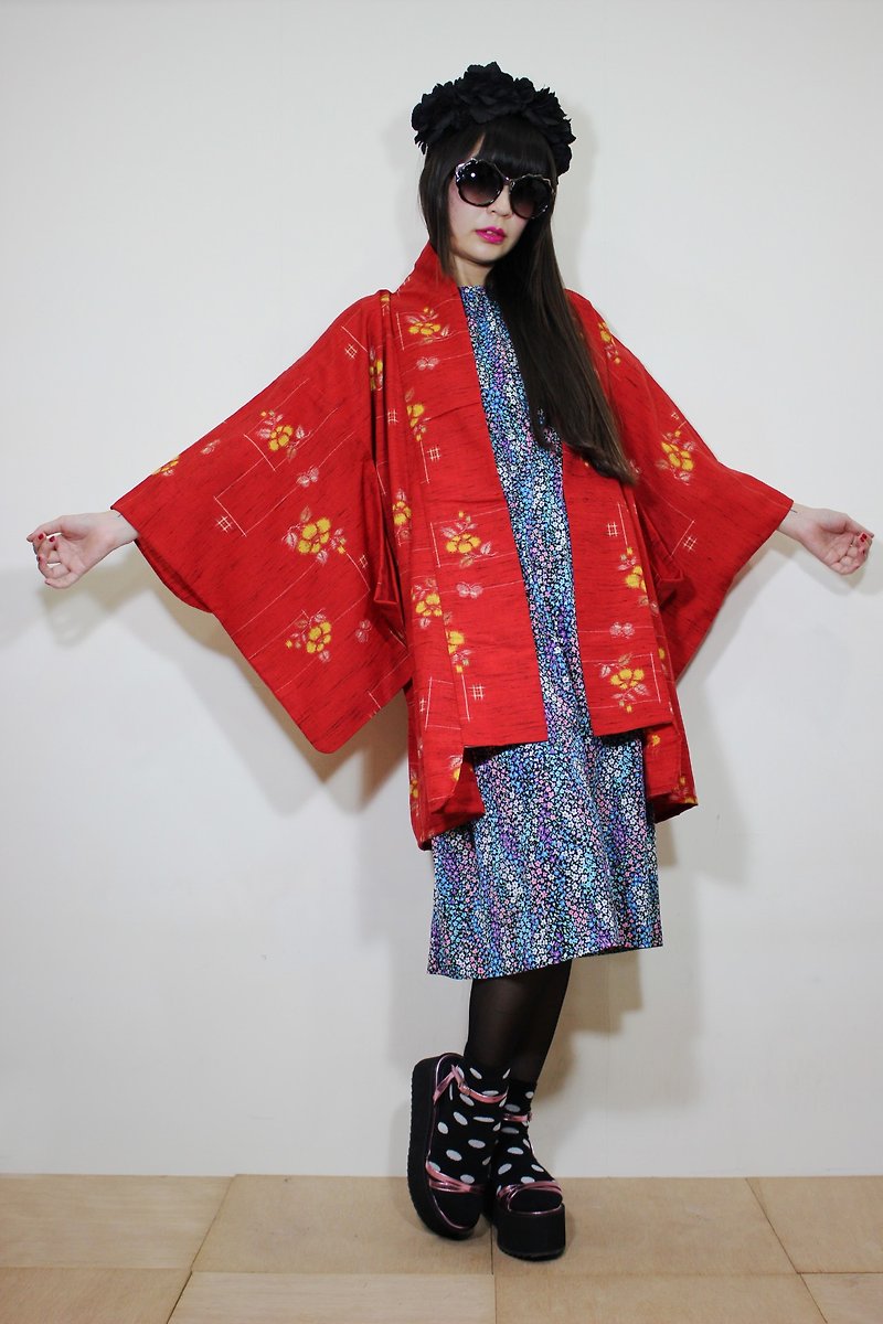 F2086[日本制和服](Vintage)红色花朵织纹日本和服羽织（はおり）(情人节礼物推荐好物) - 女装休闲/机能外套 - 棉．麻 红色