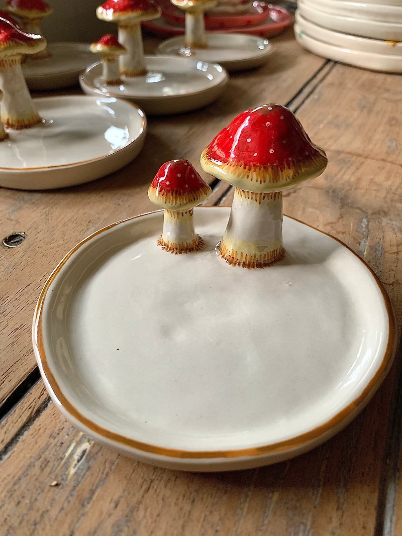 Mushroom Plate 07 - 花瓶/陶器 - 陶 红色