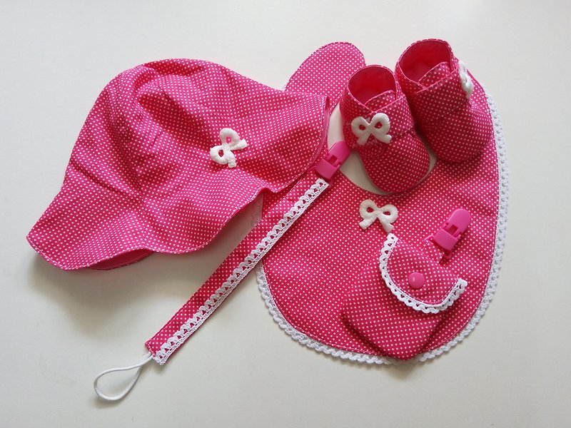 桃红水玉弥月礼盒 婴儿鞋+婴儿帽+围兜+平安符袋+奶嘴夹 - 满月礼盒 - 棉．麻 粉红色