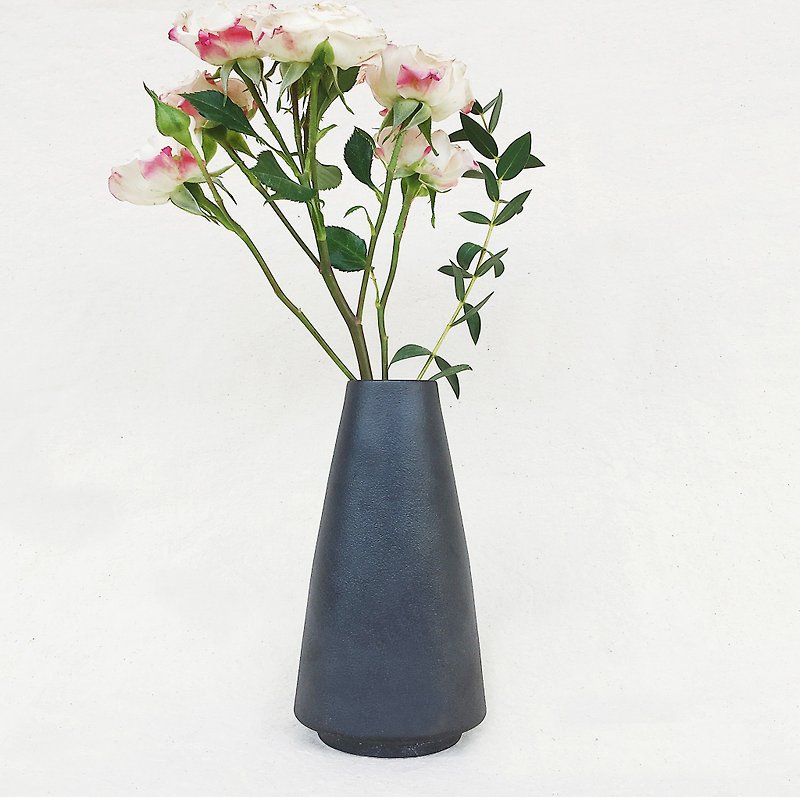 简约北欧风花器－Cylinder金属黑 - 花瓶/陶器 - 瓷 黑色