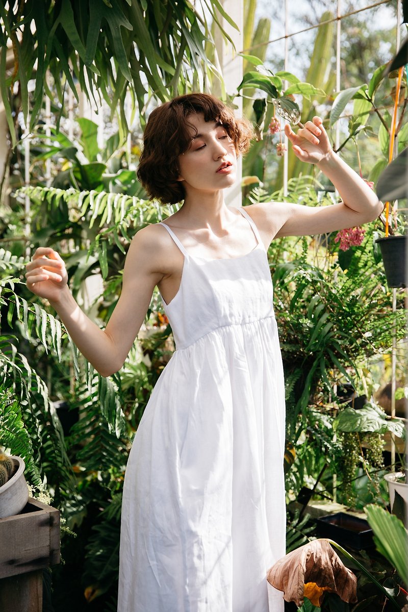 Camisole Linen Dress with Back Shell Button in White - 洋装/连衣裙 - 棉．麻 白色