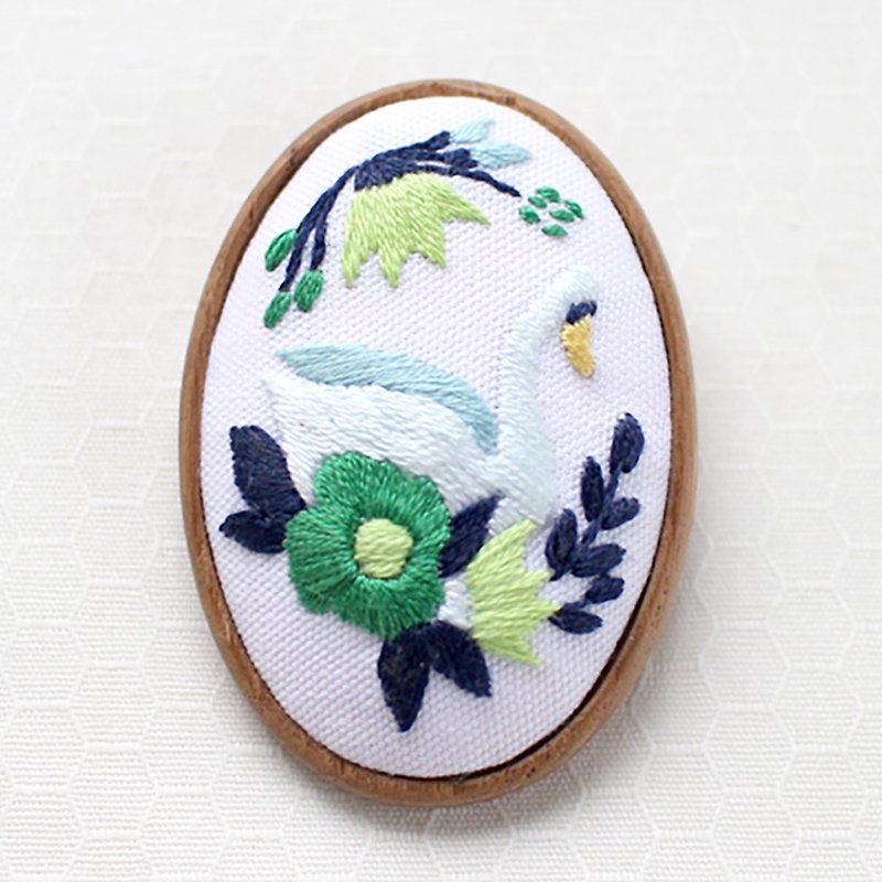 白鳥の湖 グリーン ブローチ刺繍キット - 编织/刺绣/羊毛毡/裁缝 - 绣线 绿色
