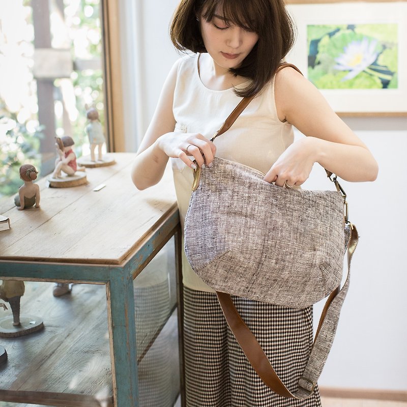 Cross-body Sweet Journey Bags M size Botanical Dyed Cotton Natural - Brown Color - 侧背包/斜挎包 - 棉．麻 灰色