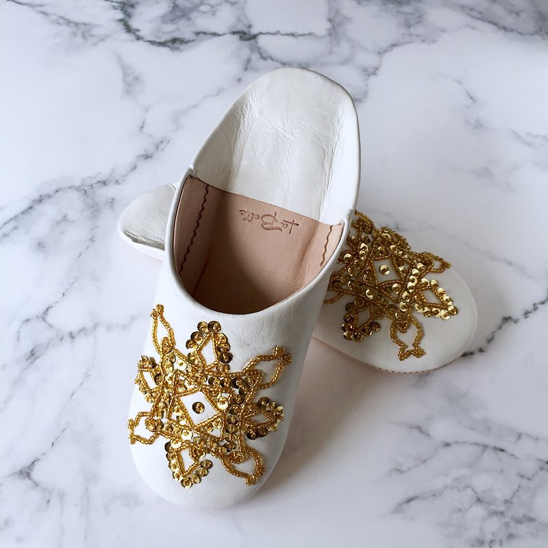 手縫い刺繍の上品バブーシュ (slippers)　リハナ　白×ゴールド - 室内拖鞋 - 真皮 白色