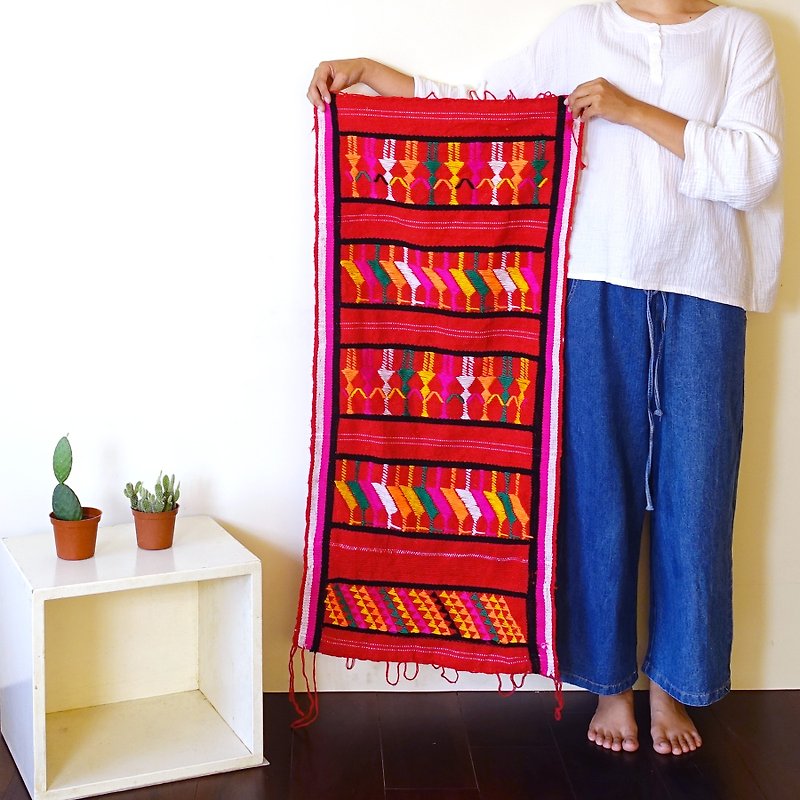 BajuTua/古物/南美洲 鲜红手织刺绣毛线毯 - 餐垫/桌巾 - 羊毛 红色