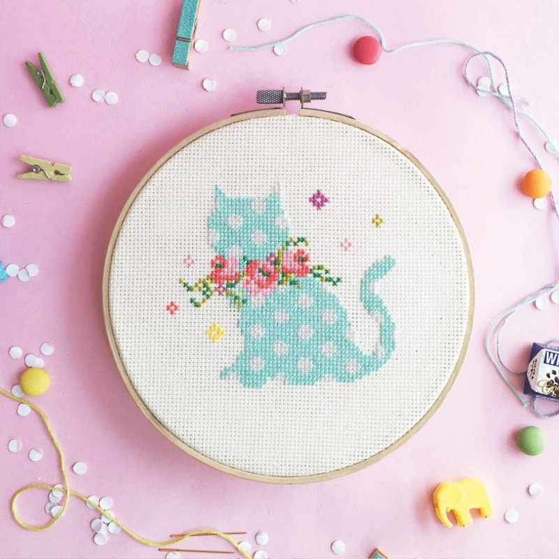 十字绣材料包 - Kitten with Floral Wreaths - 编织/刺绣/羊毛毡/裁缝 - 棉．麻 蓝色