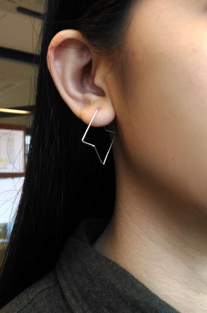 轻耳饰, 纯银耳环, 空间方线一对(低弯折款), 设计师手工银饰 - 耳环/耳夹 - 纯银 银色