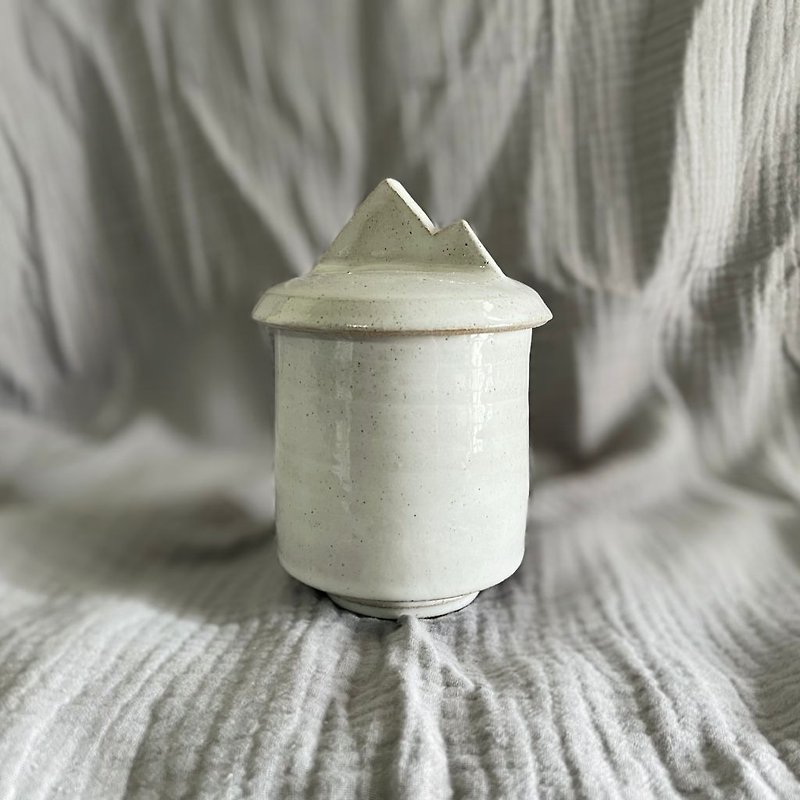 【香港制造】手工陶器 - 有盖雪山杯子 - 茶具/茶杯 - 陶 白色