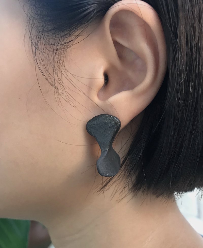 陶制手作耳环 | 深色化石 | 耳针式 - 耳环/耳夹 - 陶 黑色