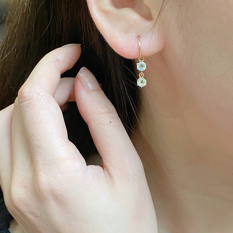 Emerald Gift拈翠-18K金顶级玻璃体切面蓝月光石不对称造型耳圈 - 耳环/耳夹 - 半宝石 金色