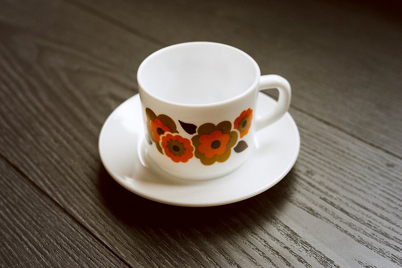 Arcopal FranceーLotus系列古董牛奶玻璃杯盘组-咖啡x橘 / 法国制 - 咖啡杯/马克杯 - 其他材质 橘色
