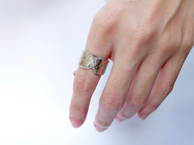 不规则 宽版纯银戒指 - 戒指 - 其他金属 银色