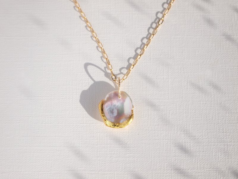 金箔と花びらパールのネックレス　Pearl Rose Petal　淡水ケシパール・金箔・14Kgf - 项链 - 珍珠 金色