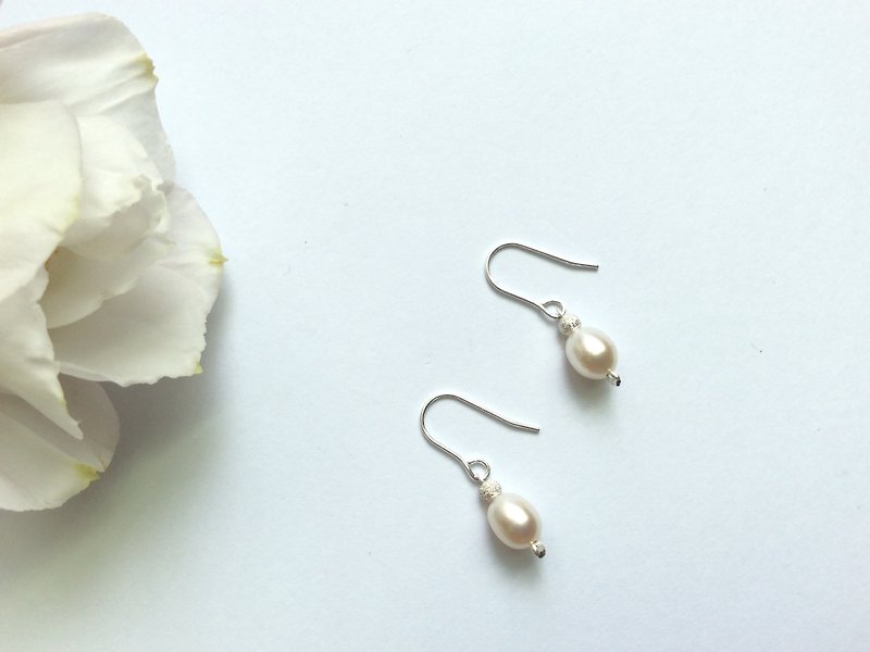 Ops Pearl earrings-珍珠/纯银/耳环/气质 - 耳环/耳夹 - 宝石 白色