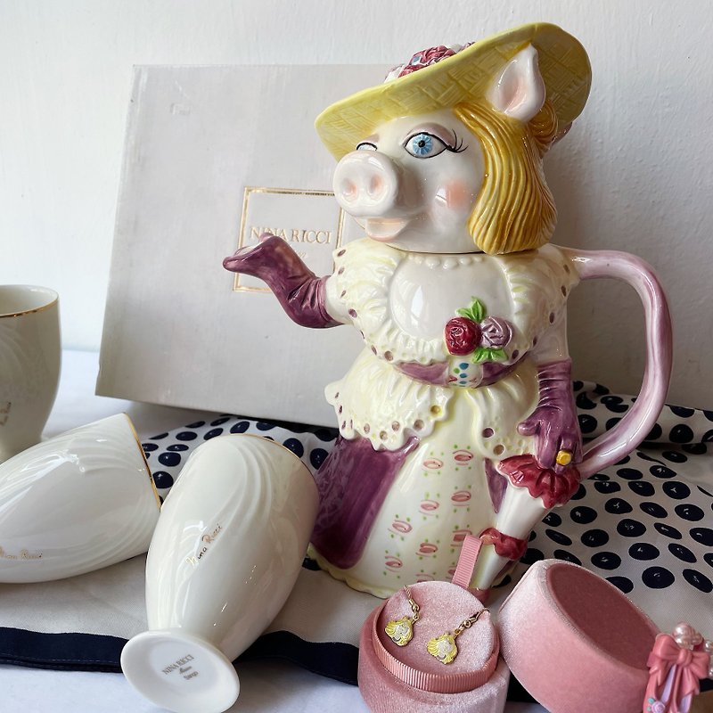 猪小姐茶壼 猪小姐倒茶给你喝 Miss Piggy Teapot - 水壶/水瓶 - 瓷 粉红色