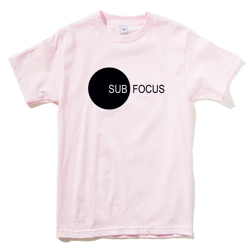 SUB FOCUS 男女短袖T恤 浅粉色 几何 文青 设计 文字 礼物 - 女装 T 恤 - 棉．麻 粉红色